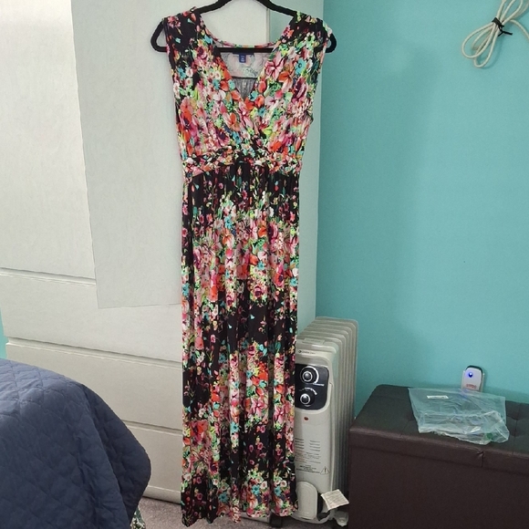 Maxi Dress - Picture 1 of 3